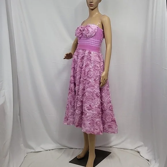 Tadashi Shoji Women's 3D Floral Appliqué Fit And Flare Cocktail Dress - Picture 9 of 17